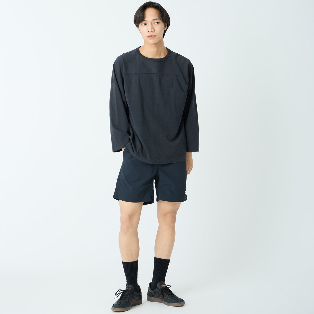 Marmot [マーモット] 別注 ワンポイントワッペンロゴ ユーティリティー ショートパンツ [MTSS26MHP341IN-JF] BLACK &&モデル身長：179cm 着用サイズ：L&&