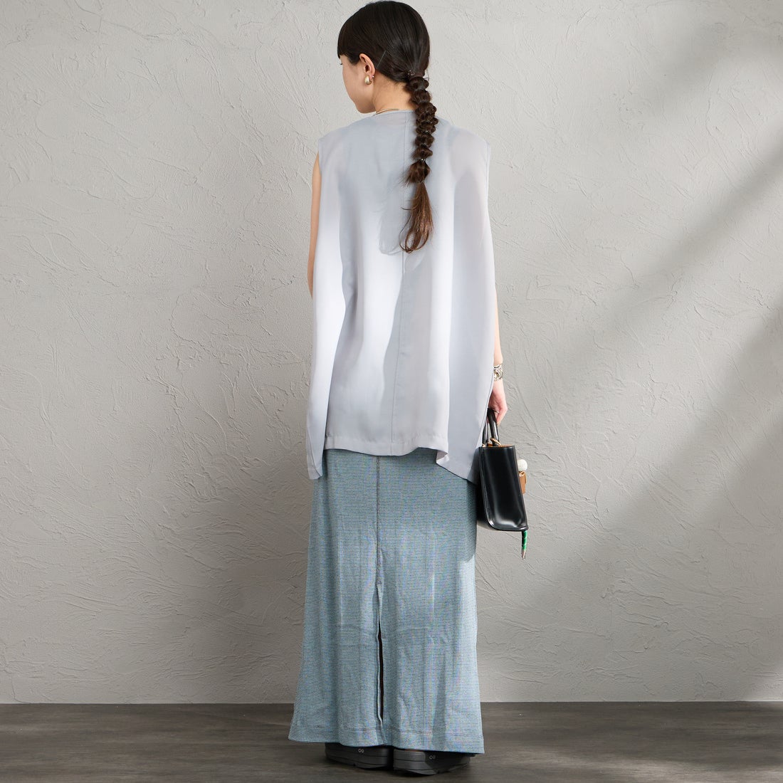 Maison de L'allure [メゾン ドゥ ラリュール] シアーハンティングジャケット [M26312010] 05 L.GRAY &&モデル身長：150cm 着用サイズ：F&&