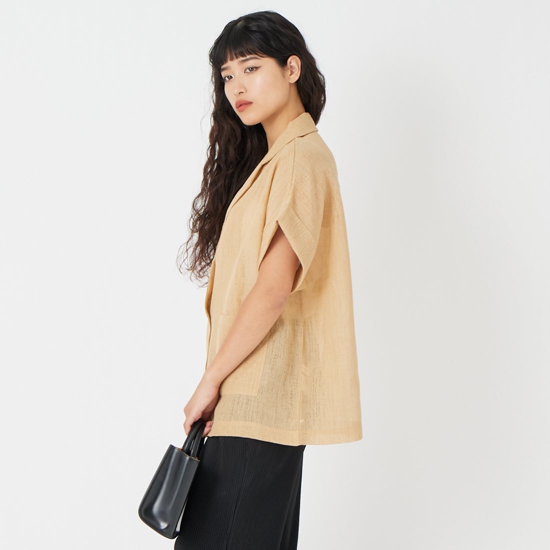 Maison de L'allure [メゾン ドゥ ラリュール] リネンライク ハーフスリーブシアージャケット [M26312017] 22 BEIGE &&モデル身長：162cm 着用サイズ：F&&