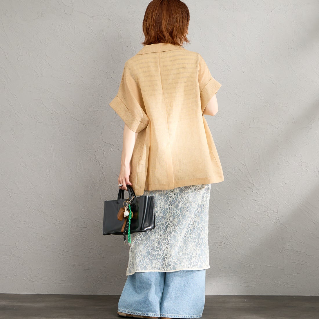 Maison de L'allure [メゾン ドゥ ラリュール] リネンライク ハーフスリーブシアージャケット [M26312017] 22 BEIGE &&モデル身長：158cm 着用サイズ：F&&