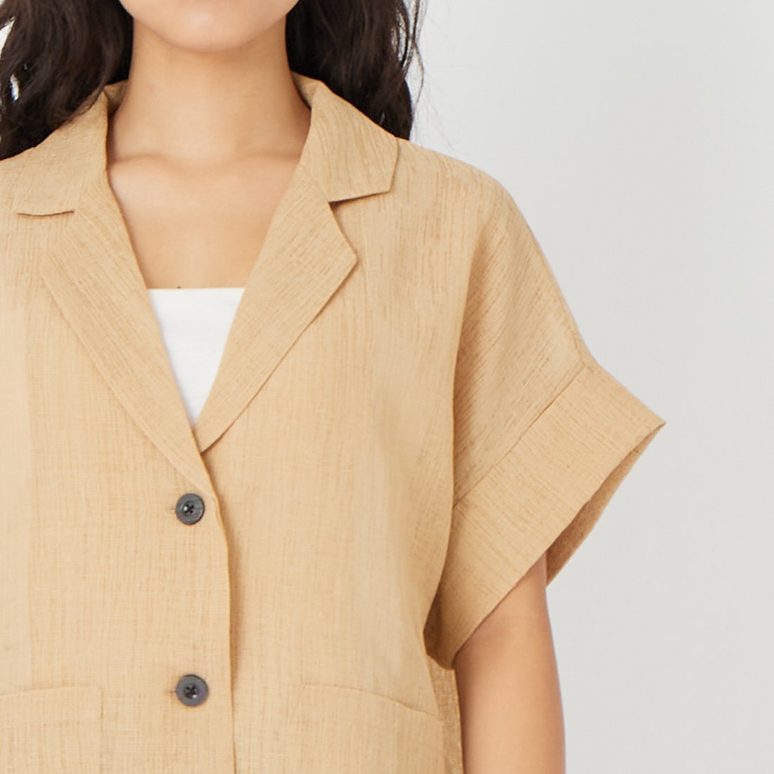 Maison de L'allure [メゾン ドゥ ラリュール] リネンライク ハーフスリーブシアージャケット [M26312017] 22 BEIGE &&モデル身長：162cm 着用サイズ：F&&