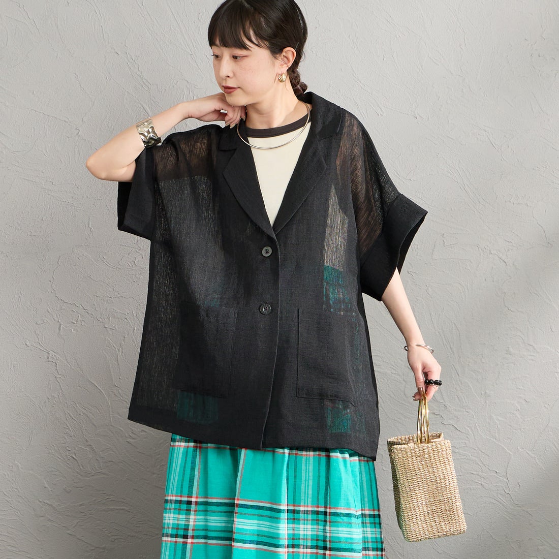 Maison de L'allure [メゾン ドゥ ラリュール] リネンライク ハーフスリーブシアージャケット [M26312017] 09 BLACK &&モデル身長：150cm 着用サイズ：F&&