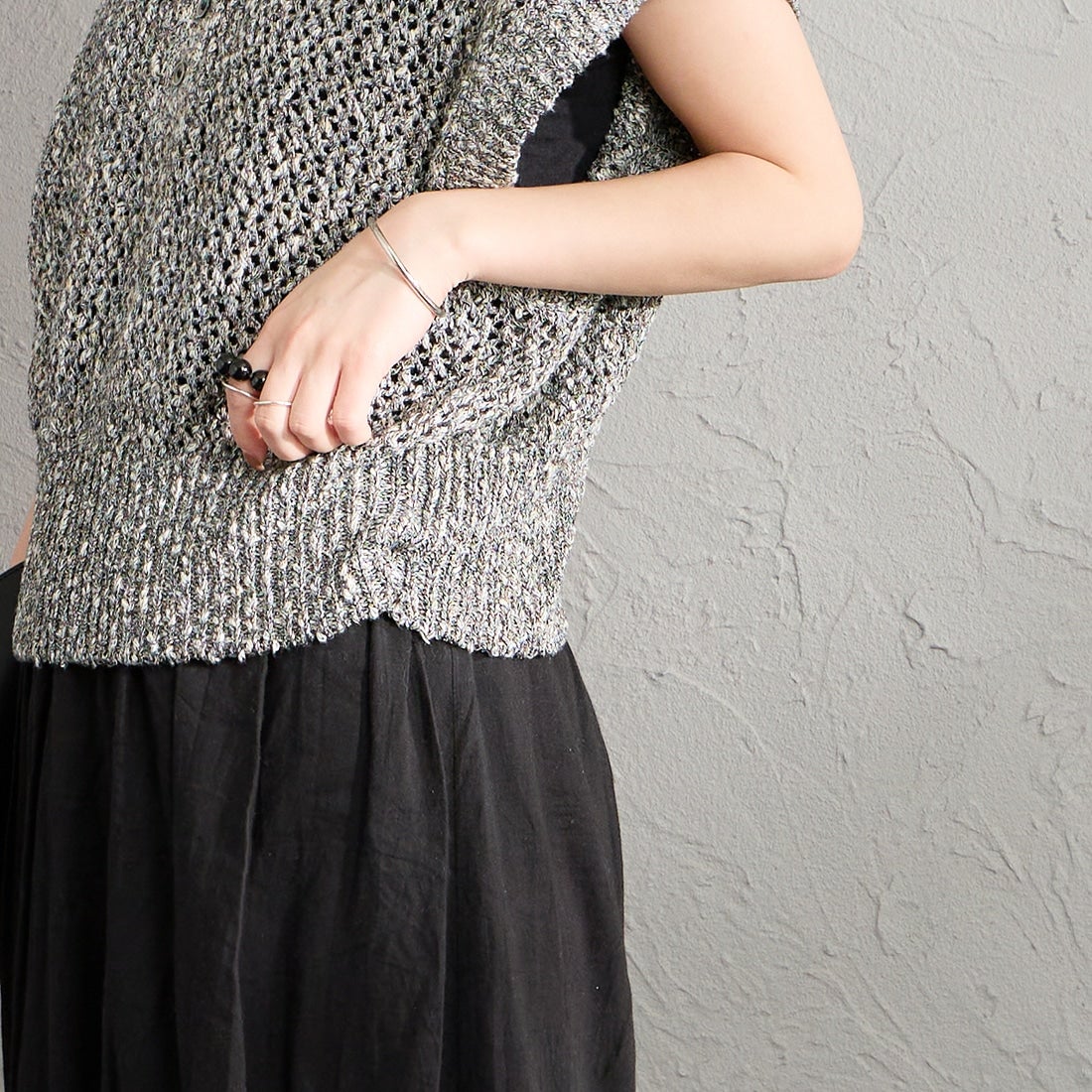 Maison de L'allure [メゾン ドゥ ラリュール] メッシュポロニット [M26311001] 09 BLACK &&モデル身長：150cm 着用サイズ：F&&