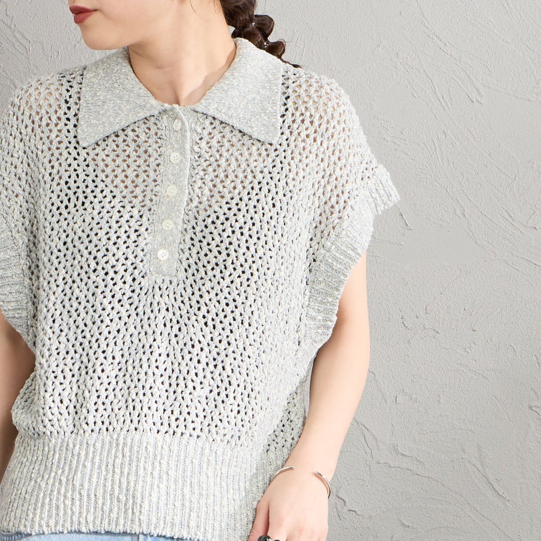 Maison de L'allure [メゾン ドゥ ラリュール] メッシュポロニット [M26311001] 07 GRAY &&モデル身長：150cm 着用サイズ：F&&