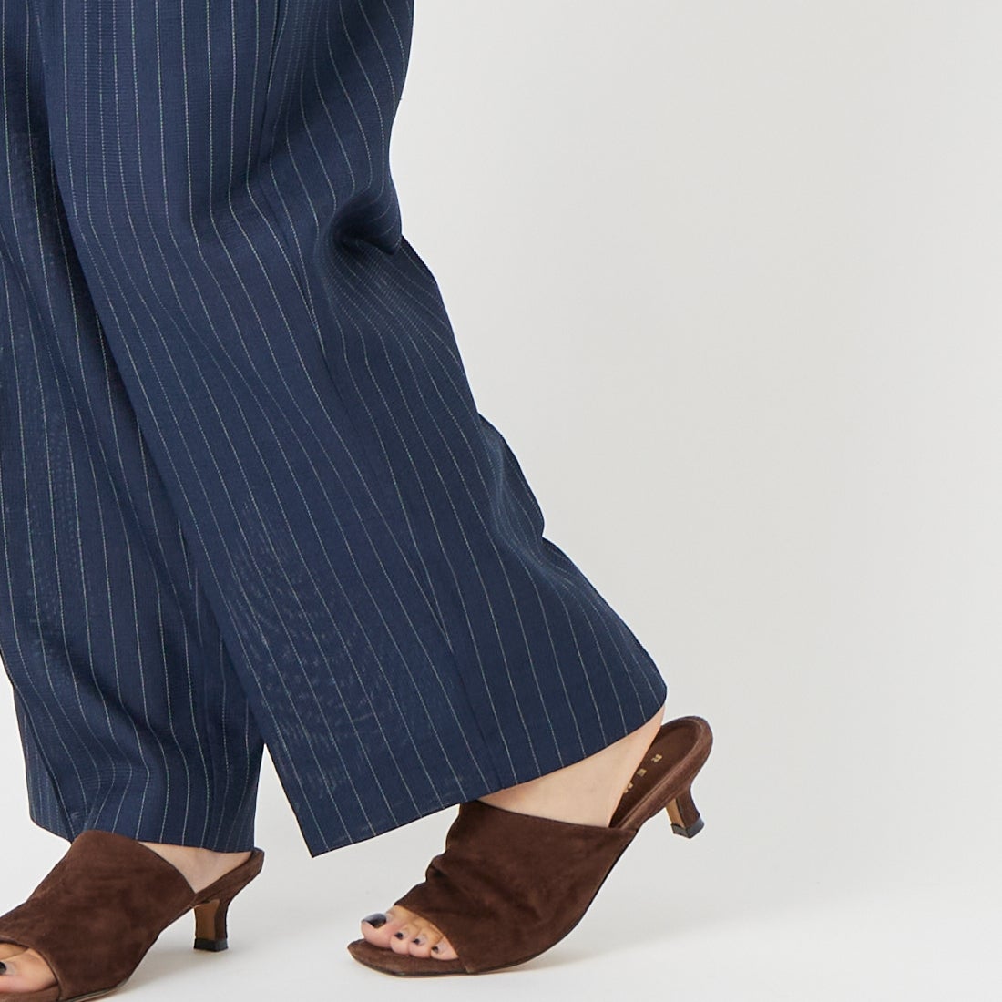 USINE [ユジーヌ] リネンライク2タックワイドパンツ [21267059] 076 ﾈｲﾋﾞｰS &&モデル身長：162cm 着用サイズ：34&&