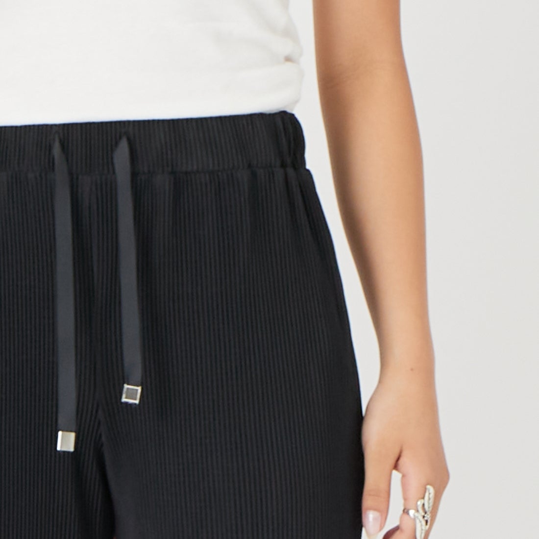 USINE [ユジーヌ] プリーツフレアパンツ [IN27-PT-6] BLACK &&モデル身長：162cm 着用サイズ：36&&