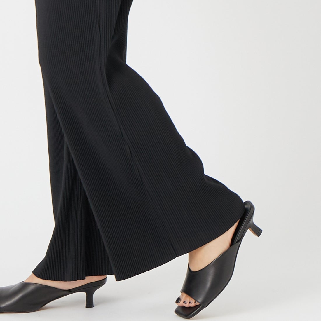 USINE [ユジーヌ] プリーツフレアパンツ [IN27-PT-6] BLACK &&モデル身長：162cm 着用サイズ：36&&