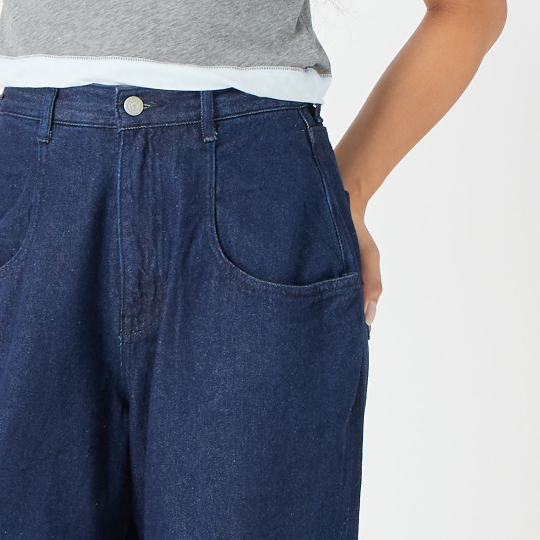 Noir Fabrik [ヌワールファブリック] ビッグポケットバギーパンツ [NF-262-029] ONE WASH &&モデル身長：162cm 着用サイズ：WS&&