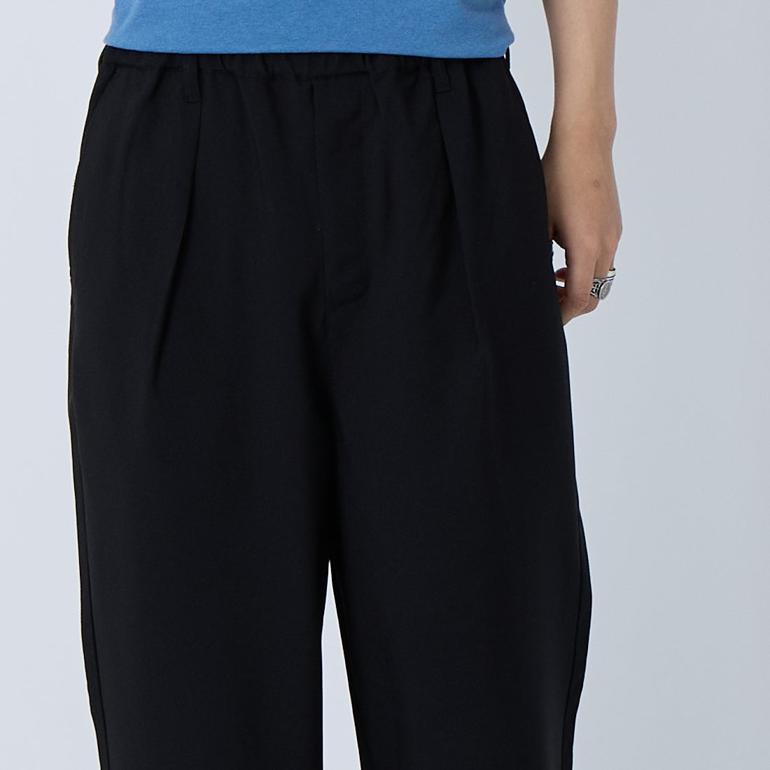 Noir Fabrik [ヌワールファブリック] CDマットウースストレッチバギーイージーパンツ [NF-262-014] 61 BLK &&モデル身長：179cm 着用サイズ：M&&