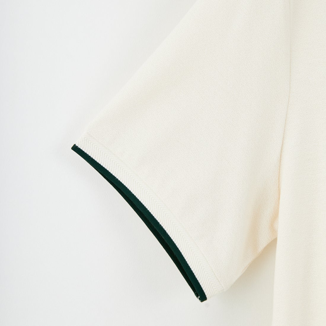 FRED PERRY [フレッドペリー] ワンポイントロゴ刺繍 ティップラインTシャツ [M2397] 560 ECRU