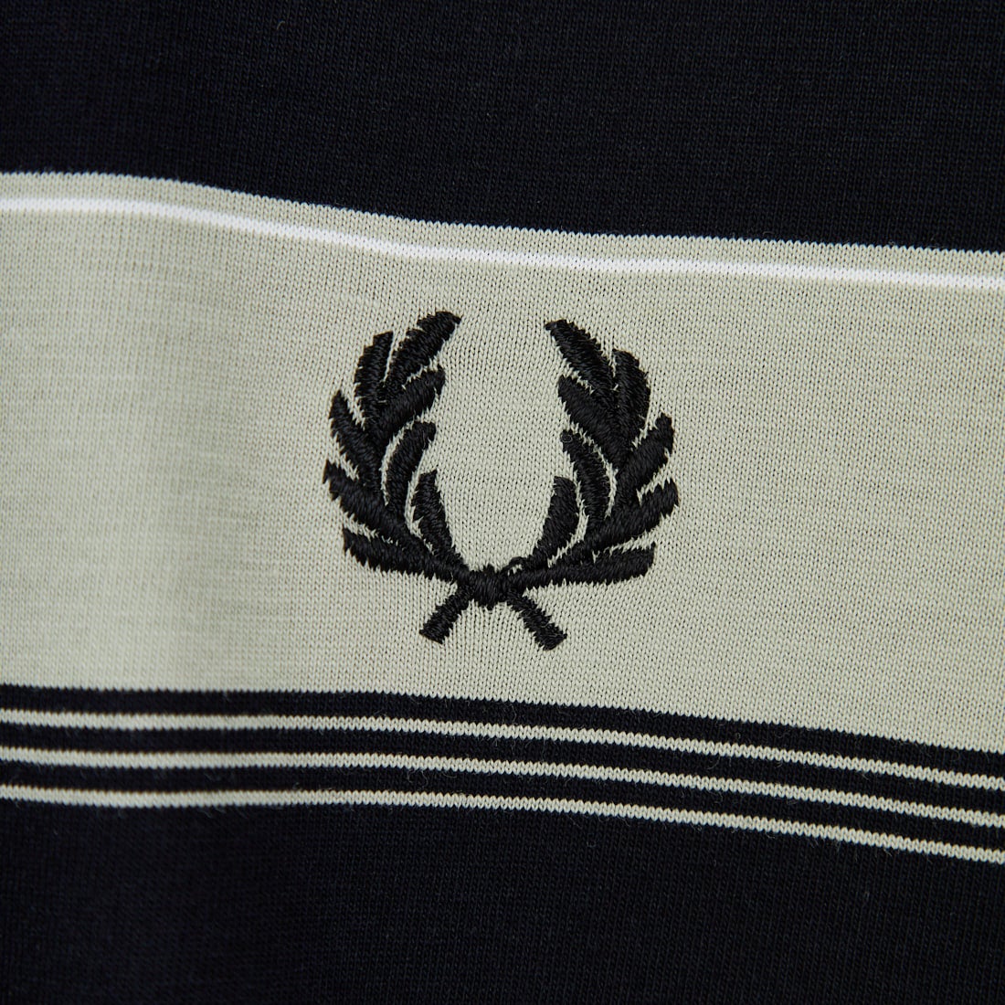 FRED PERRY [フレッドペリー] ファインストライプ ワンポイントロゴ刺繍Tシャツ [M2409] M37 SEAGRA