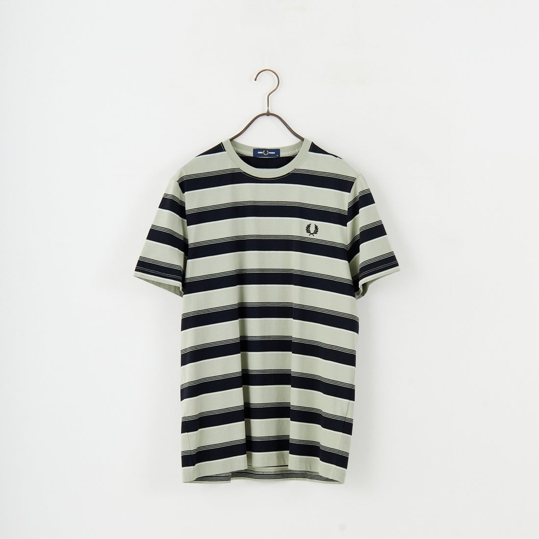 FRED PERRY [フレッドペリー] ファインストライプ ワンポイントロゴ刺繍Tシャツ [M2409] M37 SEAGRA