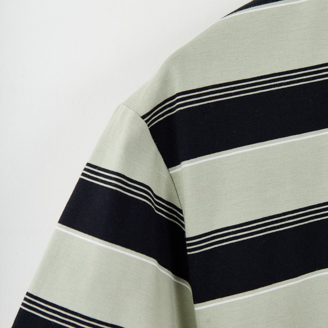 FRED PERRY [フレッドペリー] ファインストライプ ワンポイントロゴ刺繍Tシャツ [M2409] M37 SEAGRA