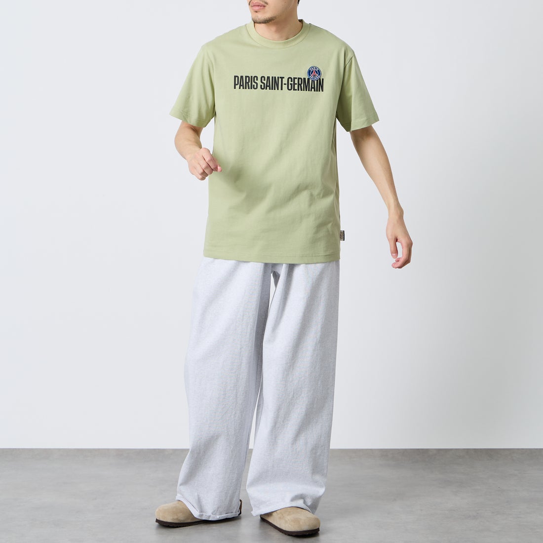 PARIS SAINT-GERMAN [パリ・サンジェルマン] PSGロゴプリント ショートスリーブTシャツ [PS0126SS0003] LT.KHAKI &&モデル身長：168cm 着用サイズ：M&&