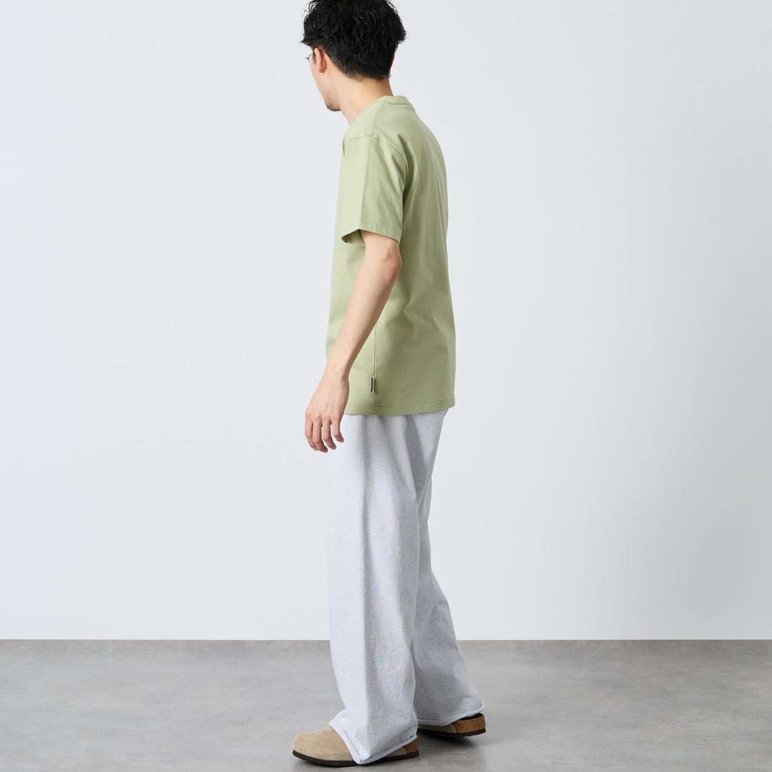 PARIS SAINT-GERMAN [パリ・サンジェルマン] PSGロゴプリント ショートスリーブTシャツ [PS0126SS0003] LT.KHAKI &&モデル身長：168cm 着用サイズ：M&&