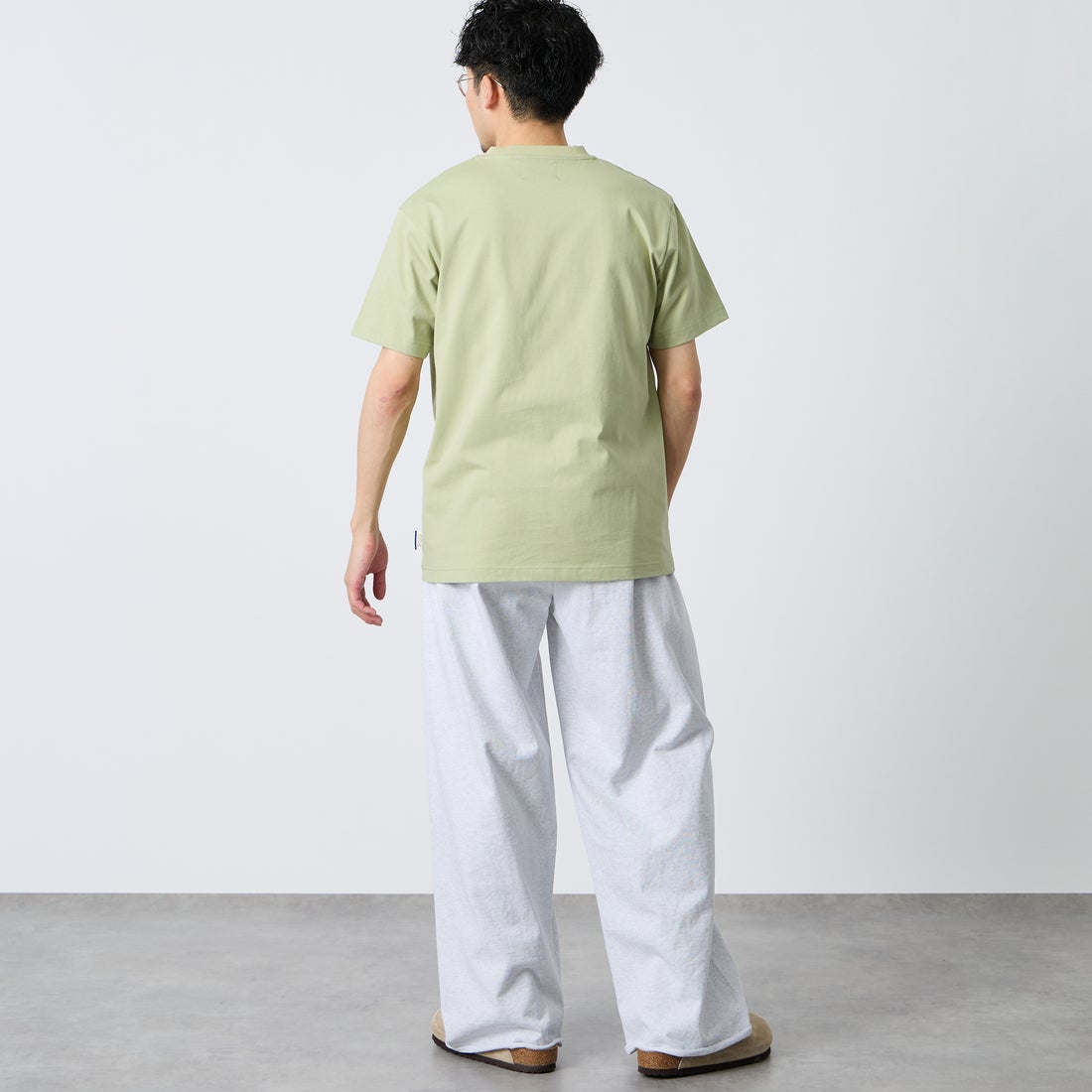 PARIS SAINT-GERMAN [パリ・サンジェルマン] PSGロゴプリント ショートスリーブTシャツ [PS0126SS0003] LT.KHAKI &&モデル身長：168cm 着用サイズ：M&&
