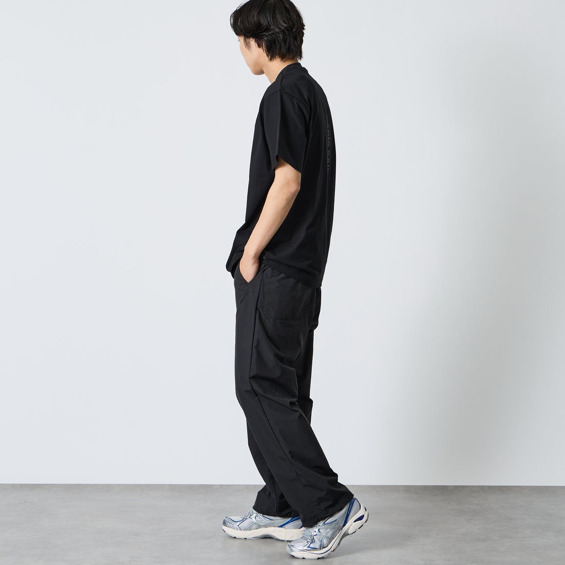 PARIS SAINT-GERMAN [パリ・サンジェルマン] バーティカルロゴ バックプリント ショートスリーブTシャツ [PS0126SS0004] BLACK &&モデル身長：179cm 着用サイズ：XL&&