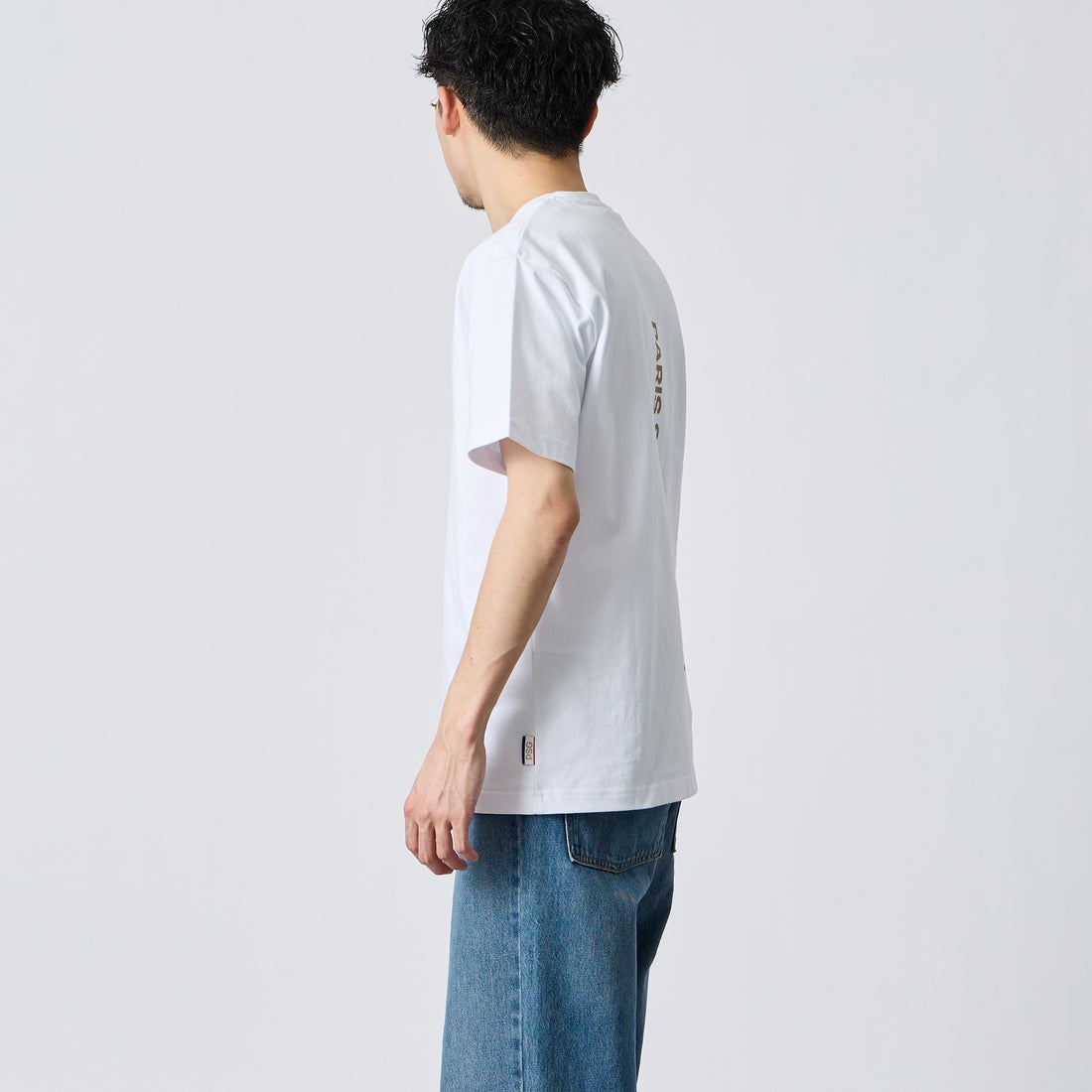 PARIS SAINT-GERMAN [パリ・サンジェルマン] バーティカルロゴ バックプリント ショートスリーブTシャツ [PS0126SS0004] WHITE &&モデル身長：168cm 着用サイズ：M&&