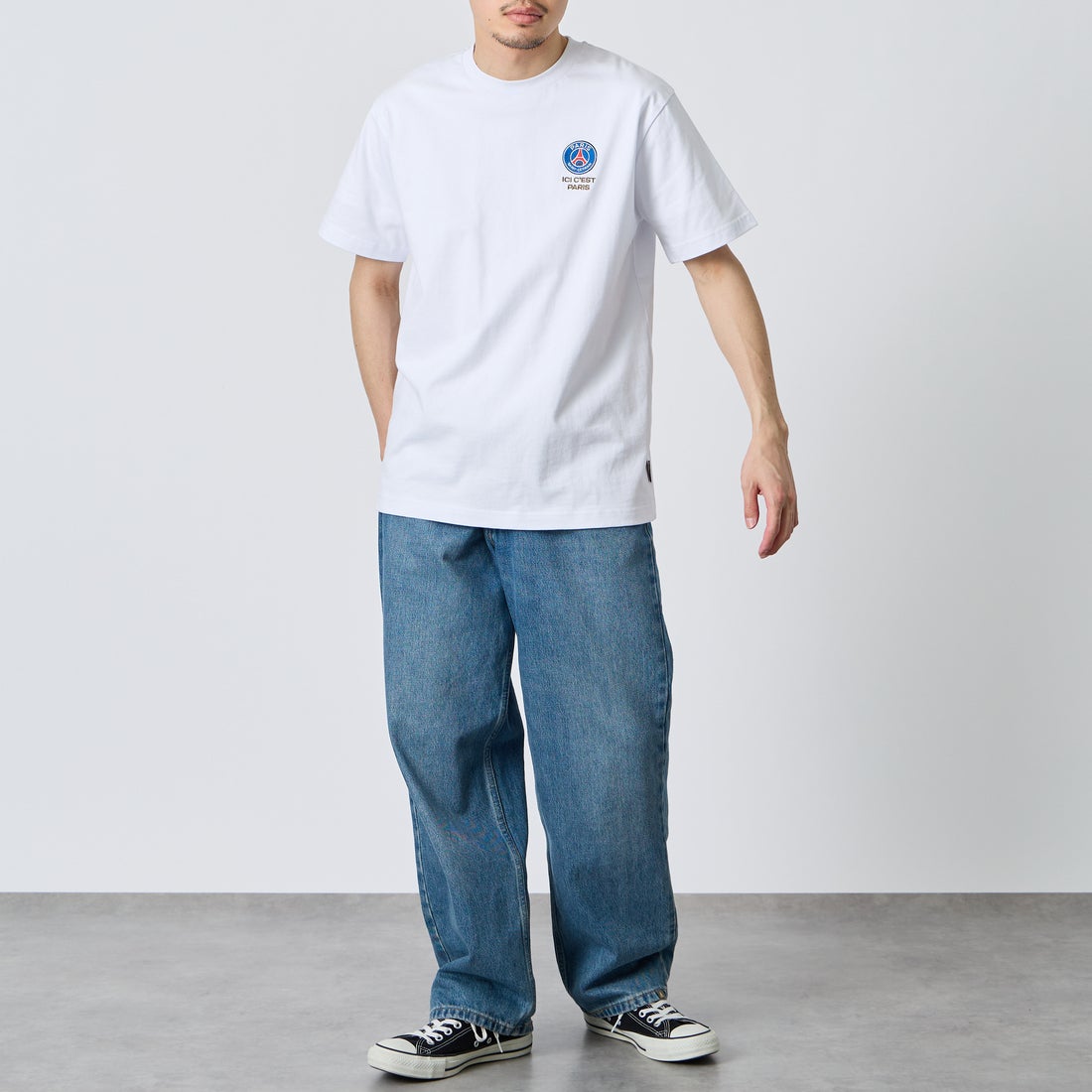 PARIS SAINT-GERMAN [パリ・サンジェルマン] バーティカルロゴ バックプリント ショートスリーブTシャツ [PS0126SS0004] WHITE &&モデル身長：168cm 着用サイズ：M&&