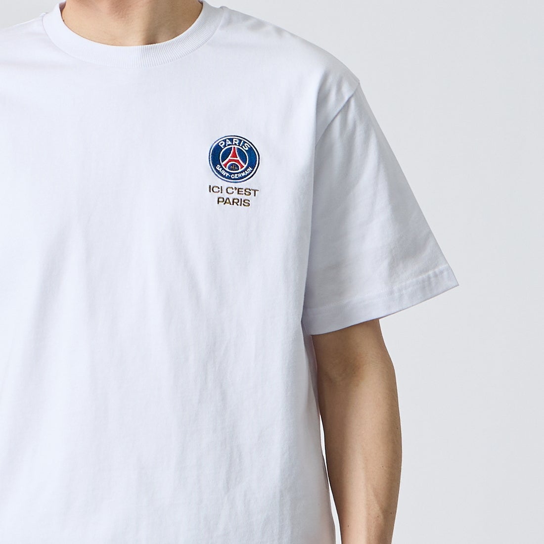 PARIS SAINT-GERMAN [パリ・サンジェルマン] バーティカルロゴ バックプリント ショートスリーブTシャツ [PS0126SS0004] WHITE &&モデル身長：168cm 着用サイズ：M&&