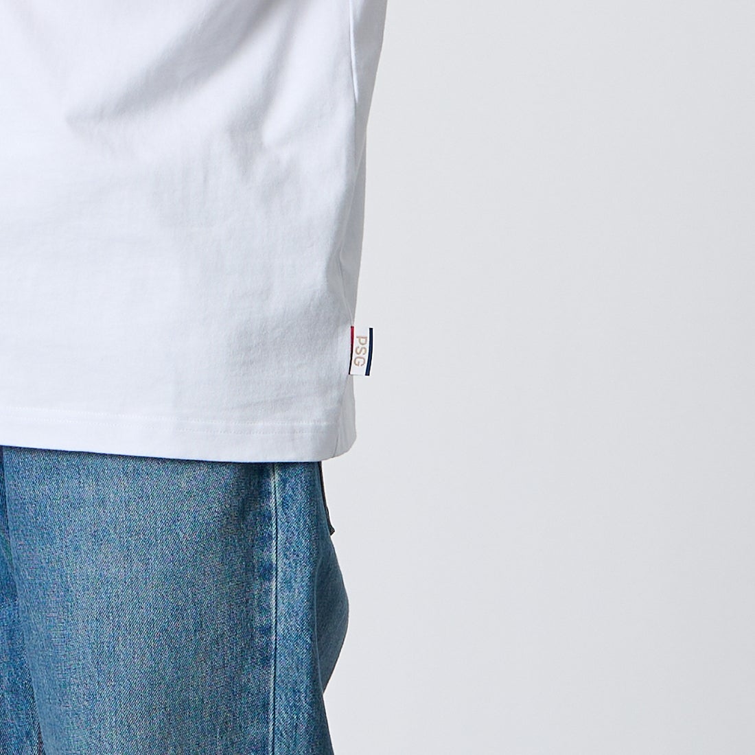 PARIS SAINT-GERMAN [パリ・サンジェルマン] バーティカルロゴ バックプリント ショートスリーブTシャツ [PS0126SS0004] WHITE &&モデル身長：168cm 着用サイズ：M&&