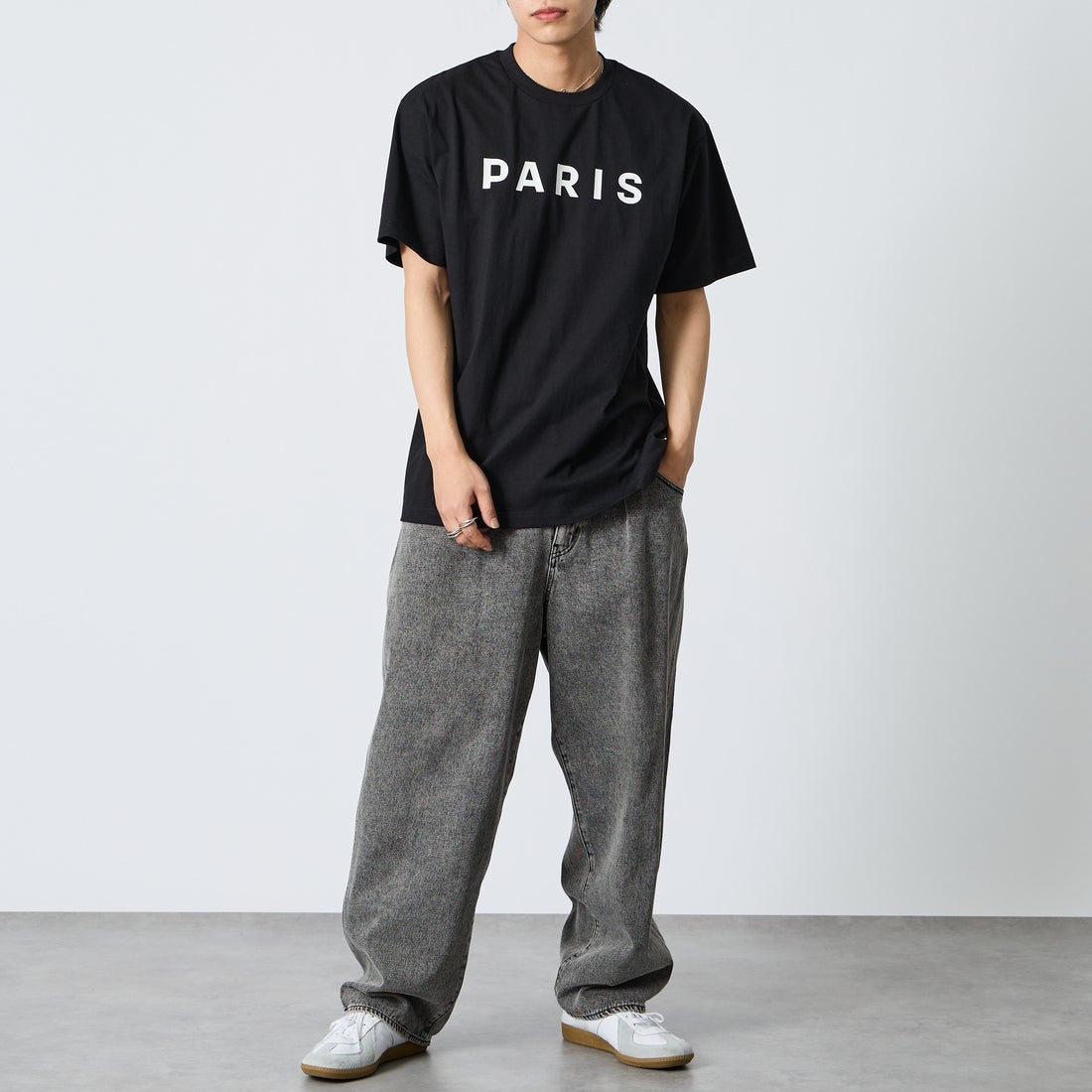 PARIS SAINT-GERMAN [パリ・サンジェルマン] PARISロゴ ラバープリント ショートスリーブTシャツ [PS0126SS0006] BLACK &&モデル身長：179cm 着用サイズ：XL&&
