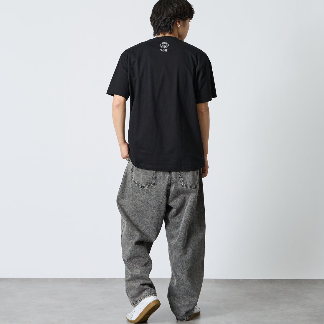 PARIS SAINT-GERMAN [パリ・サンジェルマン] PARISロゴ ラバープリント ショートスリーブTシャツ [PS0126SS0006] BLACK &&モデル身長：179cm 着用サイズ：XL&&