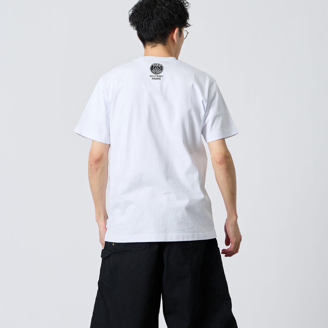 PARIS SAINT-GERMAN [パリ・サンジェルマン] PARISロゴ ラバープリント ショートスリーブTシャツ [PS0126SS0006] WHITE &&モデル身長：167cm 着用サイズ：M&&