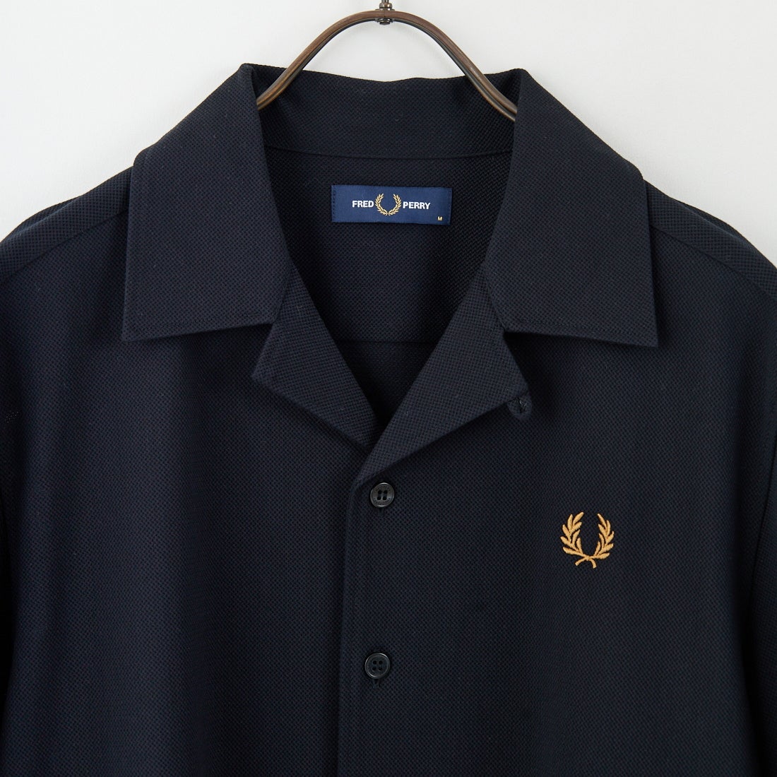 FRED PERRY [フレッドペリー] コンプレスメッシュ ワンポイントロゴ刺繍 ショートスリーブシャツ [M1745] 102 BLACK