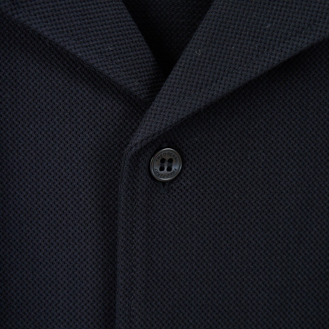 FRED PERRY [フレッドペリー] コンプレスメッシュ ワンポイントロゴ刺繍 ショートスリーブシャツ [M1745] 102 BLACK