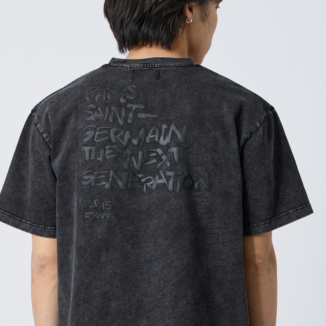 PARIS SAINT-GERMAN [パリ・サンジェルマン] バックプリント ショートスリーブTシャツ [PS0126SS0008] BLACK &&モデル身長：179cm 着用サイズ：XL&&
