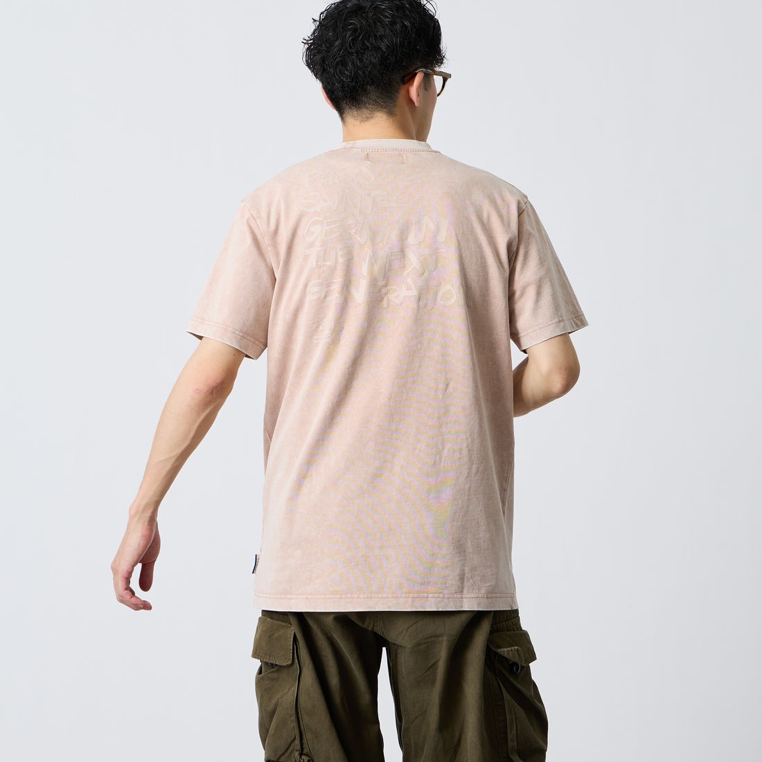 PARIS SAINT-GERMAN [パリ・サンジェルマン] バックプリント ショートスリーブTシャツ [PS0126SS0008] IVORY &&モデル身長：168cm 着用サイズ：M&&