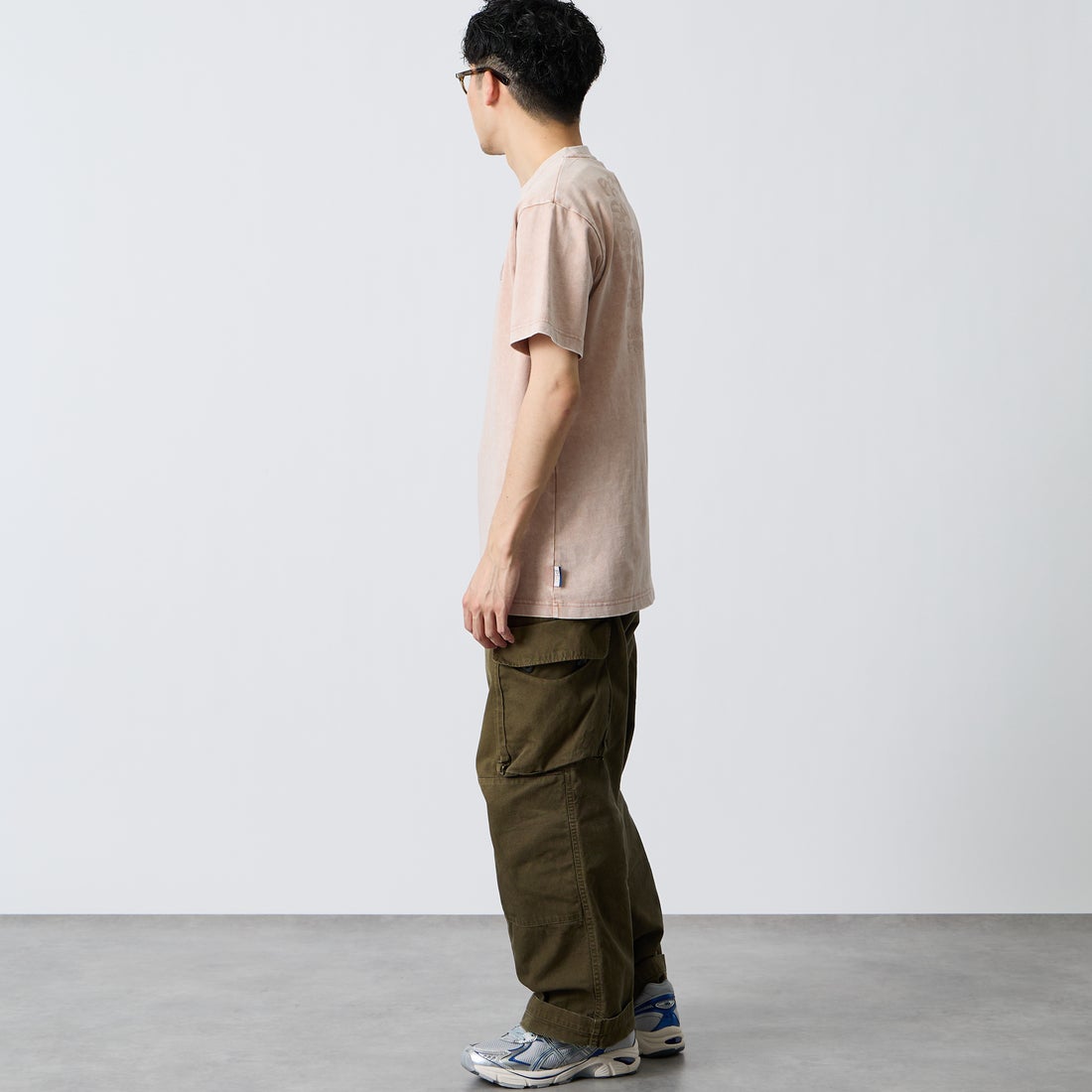 PARIS SAINT-GERMAN [パリ・サンジェルマン] バックプリント ショートスリーブTシャツ [PS0126SS0008] IVORY &&モデル身長：168cm 着用サイズ：M&&