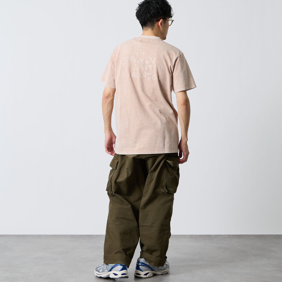 PARIS SAINT-GERMAN [パリ・サンジェルマン] バックプリント ショートスリーブTシャツ [PS0126SS0008] IVORY &&モデル身長：168cm 着用サイズ：M&&