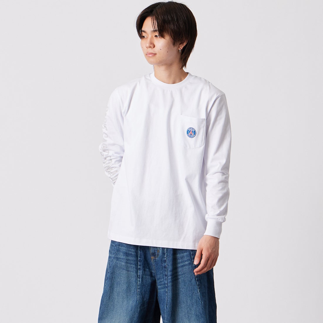 PARIS SAINT-GERMAN [パリ・サンジェルマン] ワッペン刺繍ロゴ スリーブプリント ロングスリーブTシャツ [PS0326SS0001] WHITE &&モデル身長：177cm 着用サイズ：M&&