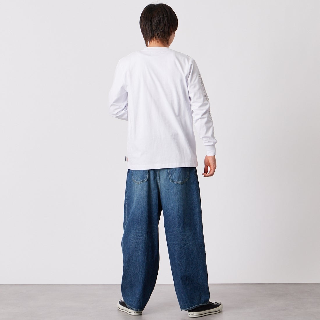 PARIS SAINT-GERMAN [パリ・サンジェルマン] ワッペン刺繍ロゴ スリーブプリント ロングスリーブTシャツ [PS0326SS0001] WHITE &&モデル身長：177cm 着用サイズ：M&&