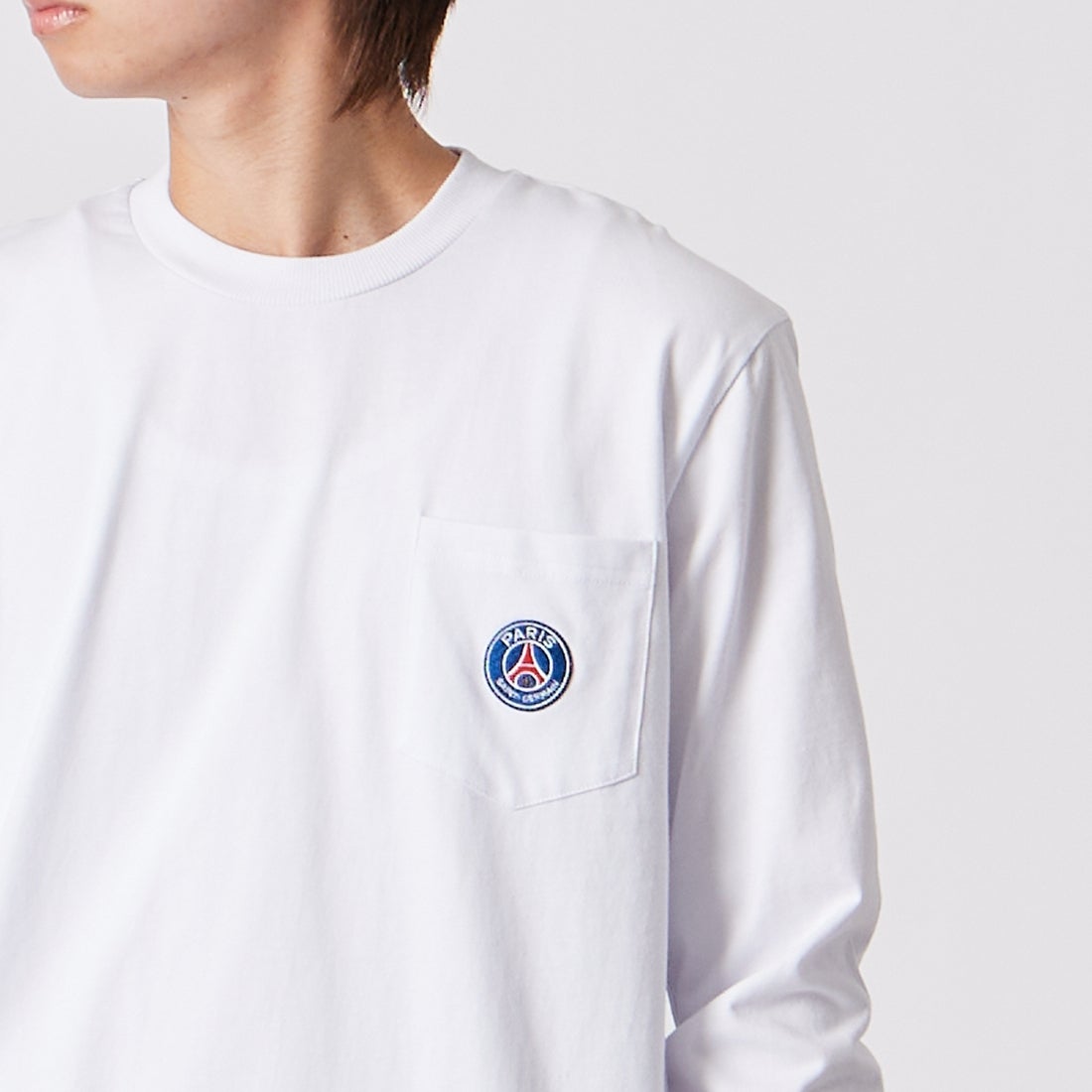 PARIS SAINT-GERMAN [パリ・サンジェルマン] ワッペン刺繍ロゴ スリーブプリント ロングスリーブTシャツ [PS0326SS0001] WHITE &&モデル身長：177cm 着用サイズ：M&&