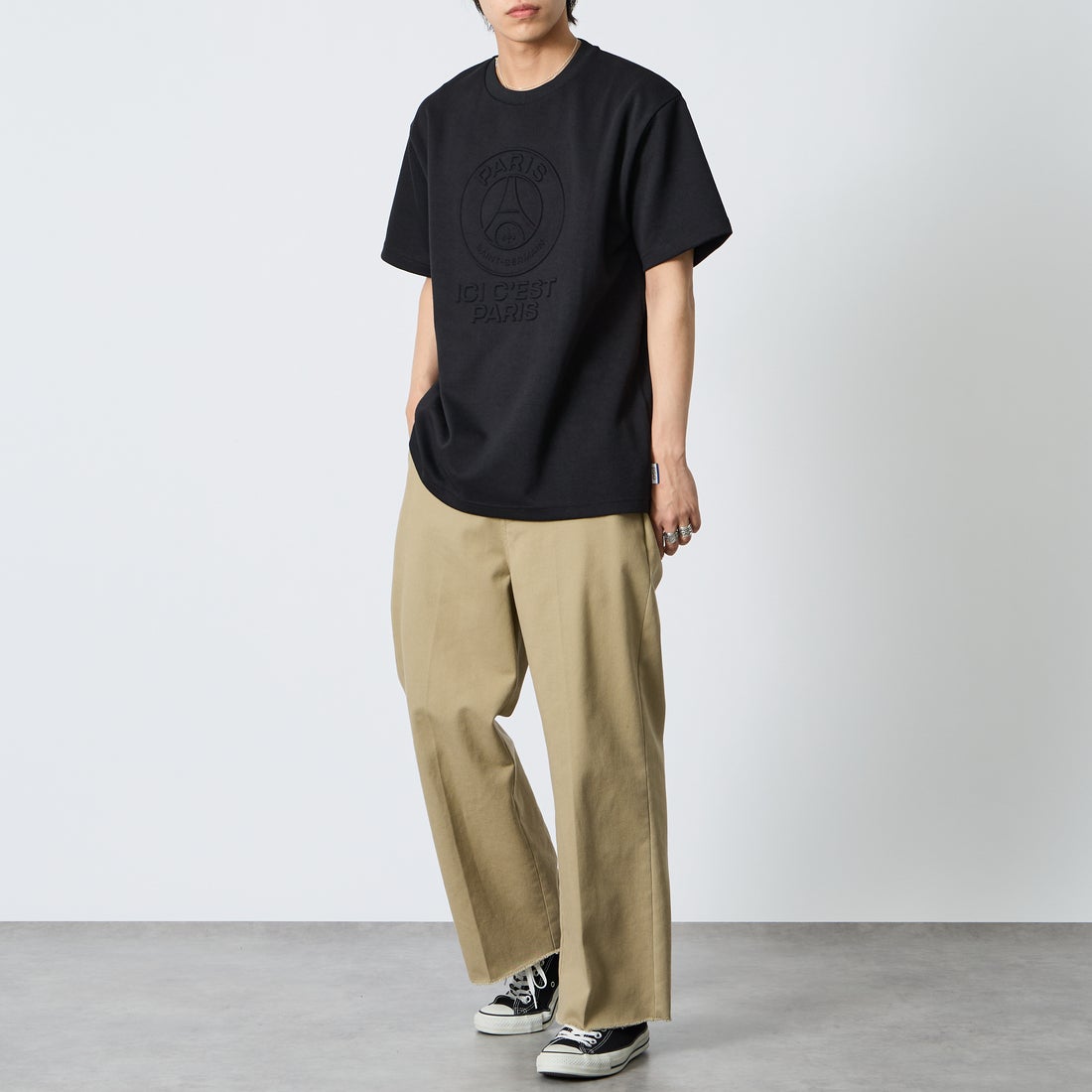 PARIS SAINT-GERMAN [パリ・サンジェルマン] PSGエンボスロゴ ショートスリーブTシャツ [PS0526SS0001] BLACK &&モデル身長：179cm 着用サイズ：XL&&