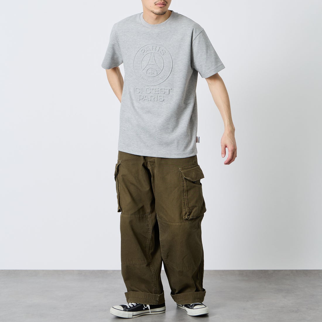 PARIS SAINT-GERMAN [パリ・サンジェルマン] PSGエンボスロゴ ショートスリーブTシャツ [PS0526SS0001] H.GRAY &&モデル身長：167cm 着用サイズ：M&&