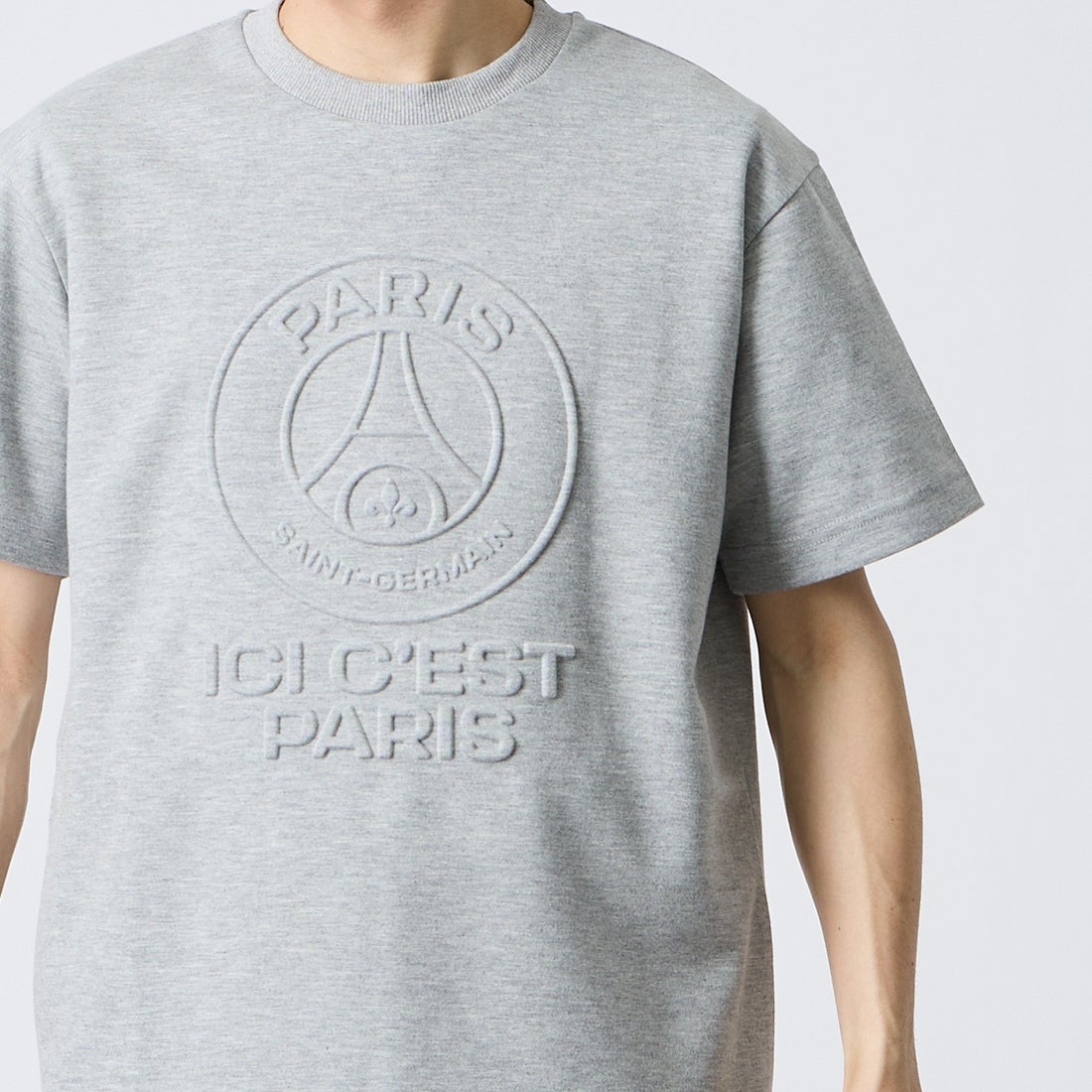 PARIS SAINT-GERMAN [パリ・サンジェルマン] PSGエンボスロゴ ショートスリーブTシャツ [PS0526SS0001] H.GRAY &&モデル身長：167cm 着用サイズ：M&&