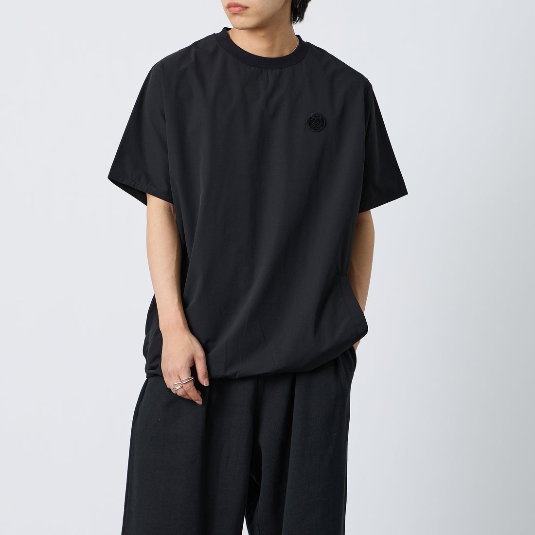 PARIS SAINT-GERMAN [パリ・サンジェルマン] ワッペン刺繍ロゴ バックプリント ショートスリーブTシャツ [PS2126SS0001] BLACK &&モデル身長：179cm 着用サイズ：XL&&