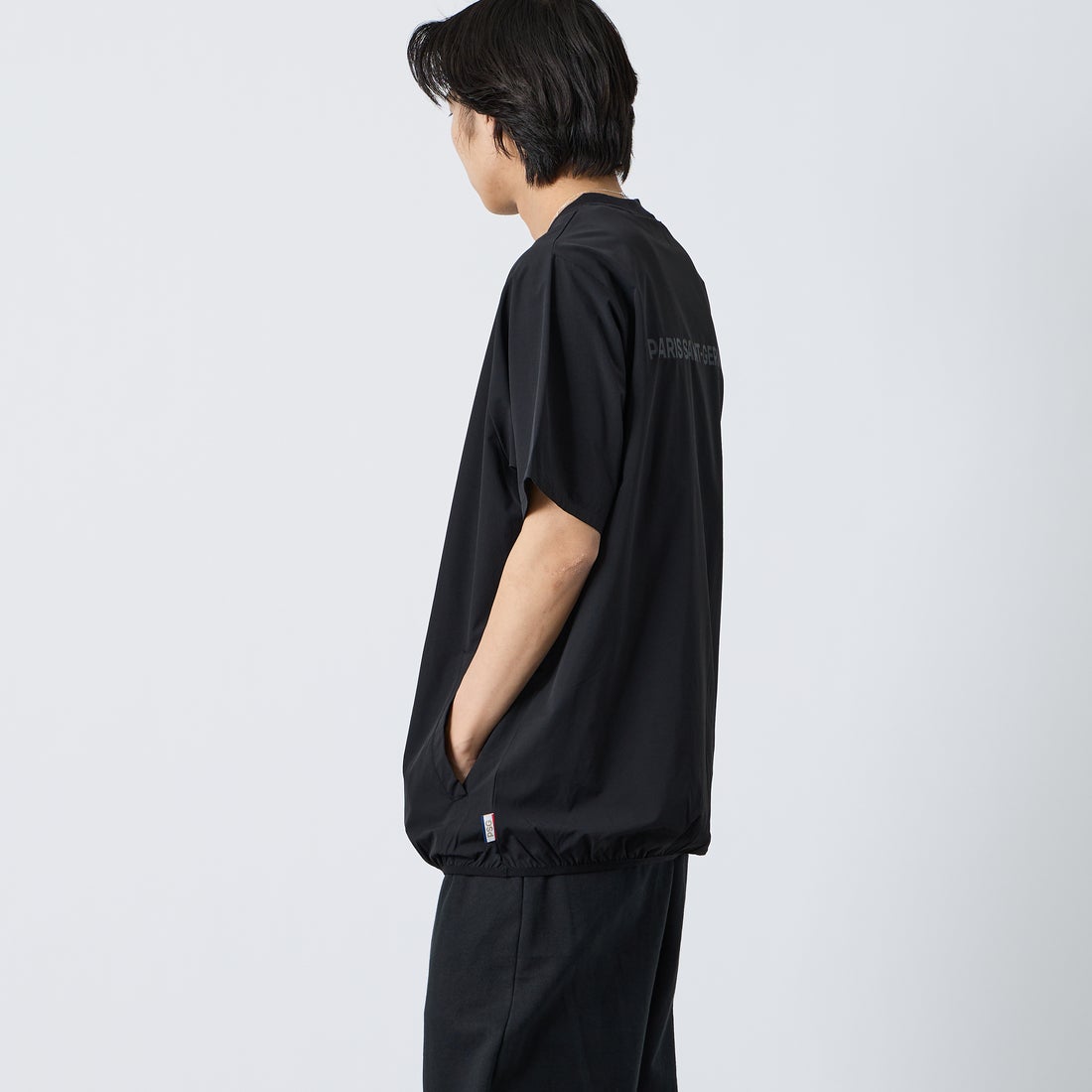 PARIS SAINT-GERMAN [パリ・サンジェルマン] ワッペン刺繍ロゴ バックプリント ショートスリーブTシャツ [PS2126SS0001] BLACK &&モデル身長：179cm 着用サイズ：XL&&