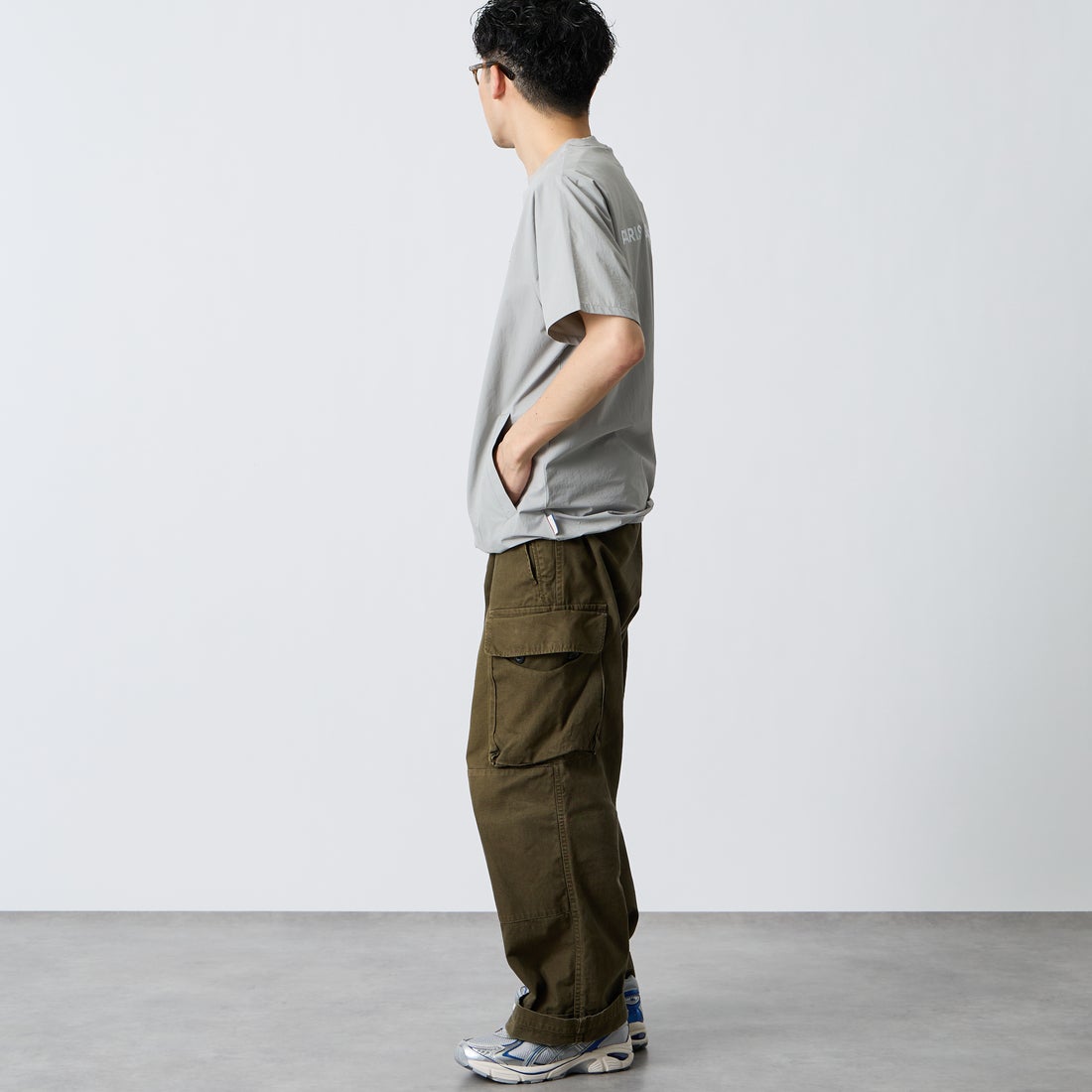 PARIS SAINT-GERMAN [パリ・サンジェルマン] ワッペン刺繍ロゴ バックプリント ショートスリーブTシャツ [PS2126SS0001] LT.GRAY &&モデル身長：168cm 着用サイズ：M&&