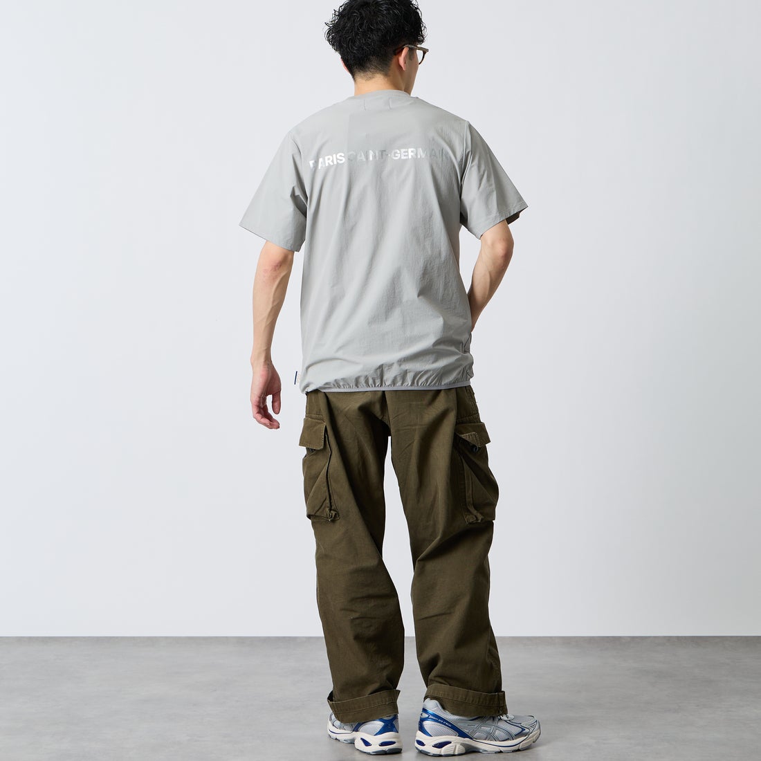 PARIS SAINT-GERMAN [パリ・サンジェルマン] ワッペン刺繍ロゴ バックプリント ショートスリーブTシャツ [PS2126SS0001] LT.GRAY &&モデル身長：168cm 着用サイズ：M&&