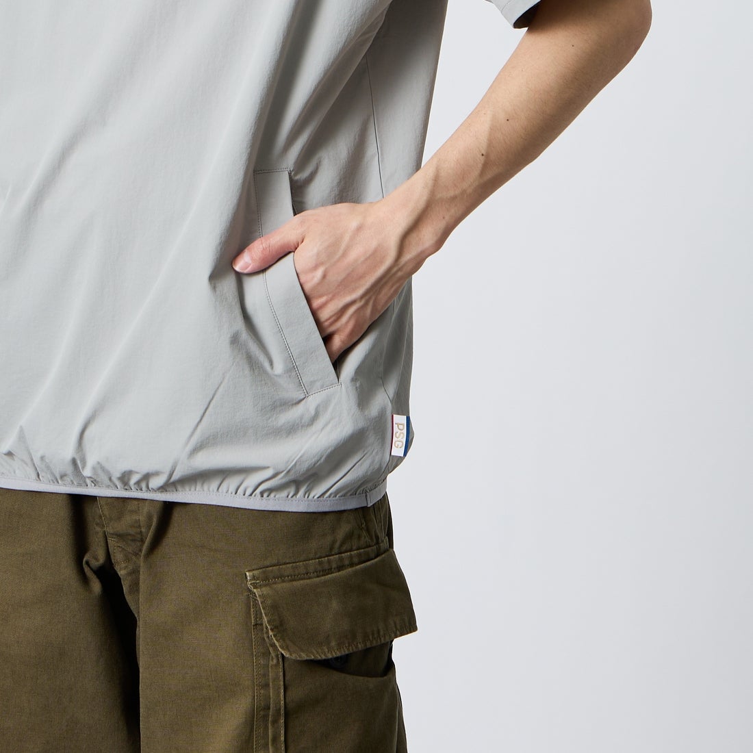 PARIS SAINT-GERMAN [パリ・サンジェルマン] ワッペン刺繍ロゴ バックプリント ショートスリーブTシャツ [PS2126SS0001] LT.GRAY &&モデル身長：168cm 着用サイズ：M&&