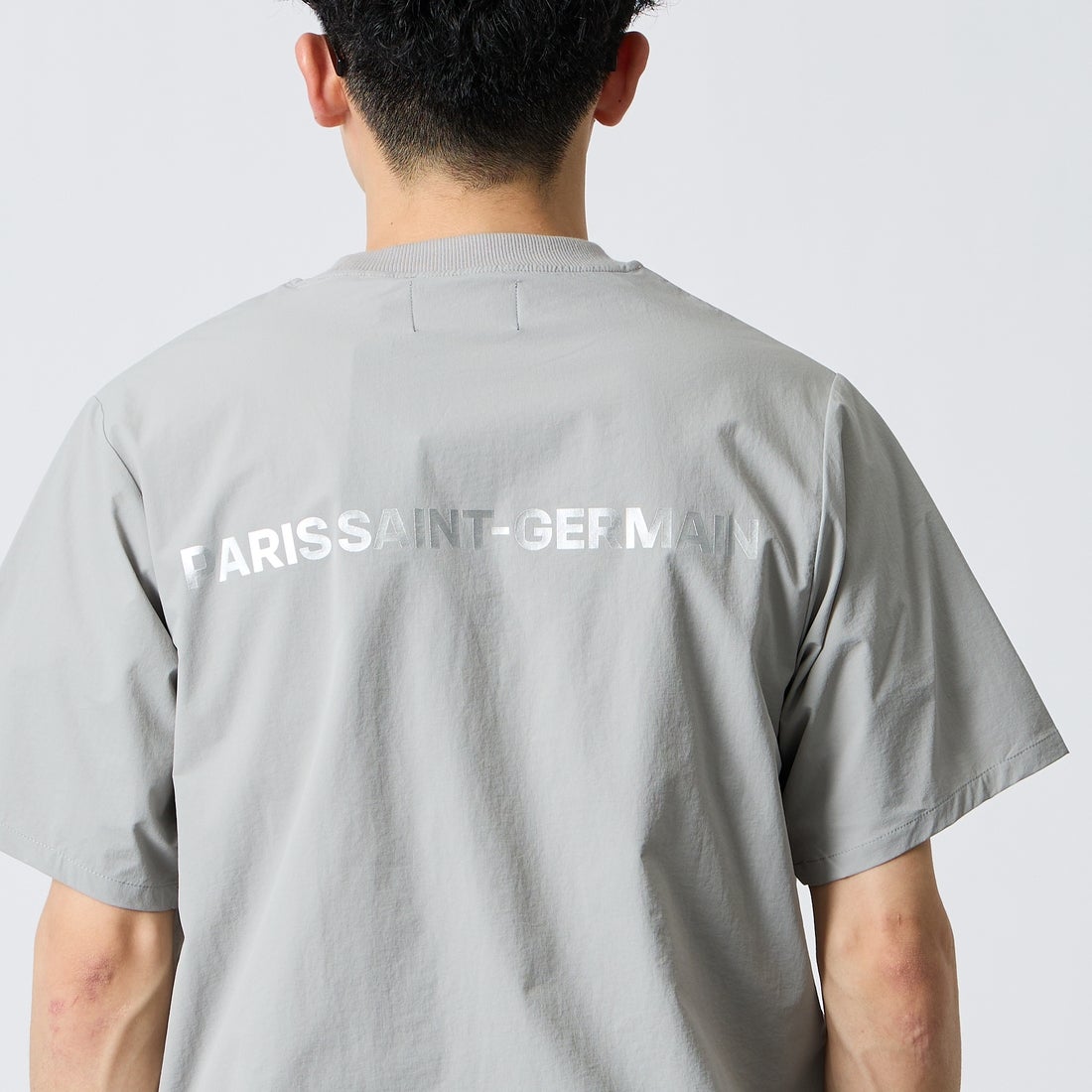 PARIS SAINT-GERMAN [パリ・サンジェルマン] ワッペン刺繍ロゴ バックプリント ショートスリーブTシャツ [PS2126SS0001] LT.GRAY &&モデル身長：168cm 着用サイズ：M&&