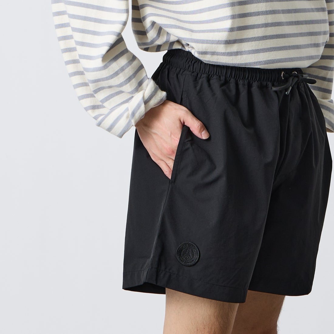 PARIS SAINT-GERMAN [パリ・サンジェルマン] ワッペン刺繍ロゴ ショートパンツ [PS1226SS0002] BLACK &&モデル身長：168cm 着用サイズ：L&&