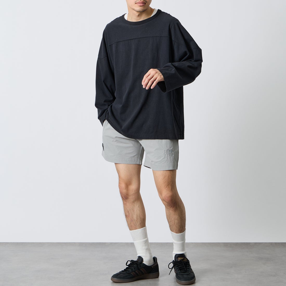 PARIS SAINT-GERMAN [パリ・サンジェルマン] ワッペン刺繍ロゴ ショートパンツ [PS1226SS0002] LT.GRAY &&モデル身長：168cm 着用サイズ：M&&