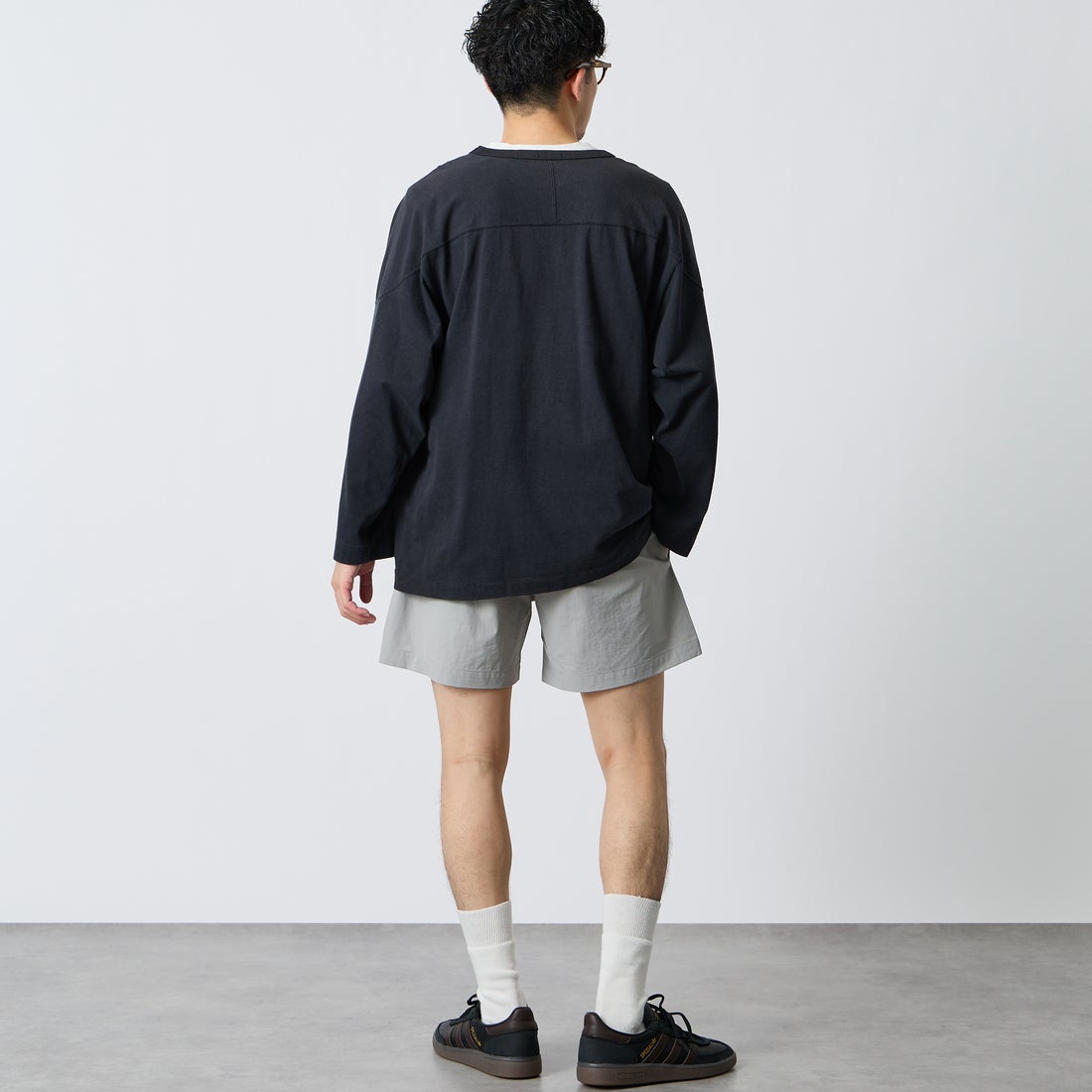 PARIS SAINT-GERMAN [パリ・サンジェルマン] ワッペン刺繍ロゴ ショートパンツ [PS1226SS0002] LT.GRAY &&モデル身長：168cm 着用サイズ：M&&