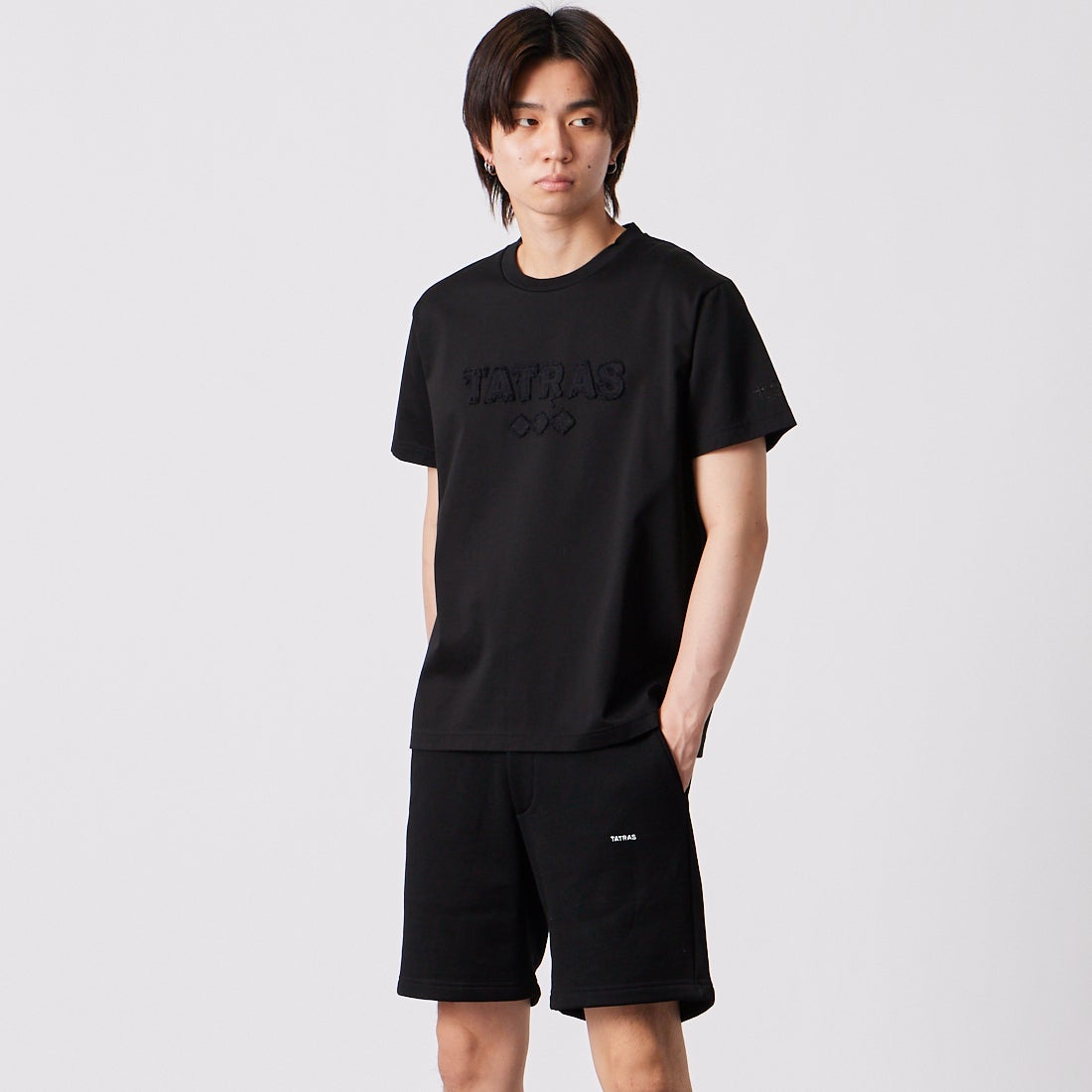 TATRAS [タトラス] ANCEO/アンチェオ ショートスリーブTシャツ [MCKZ0371083588] BLACK &&モデル身長：177cm 着用サイズ：1&&